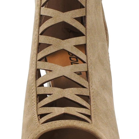 Open Toe Sz 8.5 Crisscross Straps High Heel Ankle wrapped sandals - Picture 3 of 10